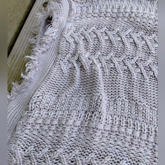 Guess Knitted Poncho With Zip Closure - Picture 4 of 5